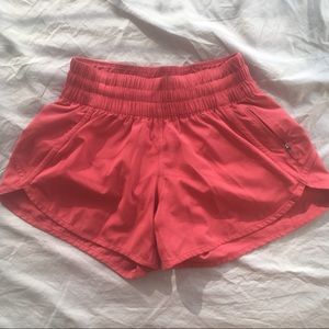Lululemon Tracker II shorts 4” (4)
